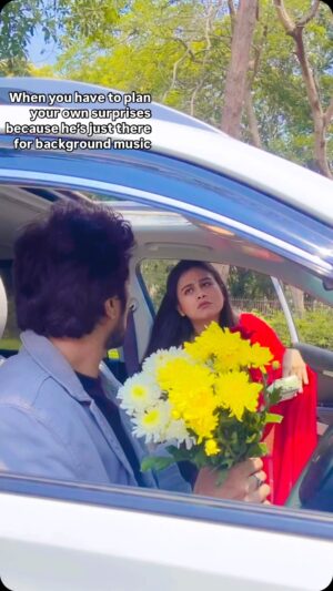 Mrunal Dusanis Instagram - When you have to plan your own surprises because he’s just there for background music…😉😉😉
.
.
.
#actor #actorslife #reel #reeloftheday #trending #virals #music #viveksangle #mrunaldusanis #jeevandini