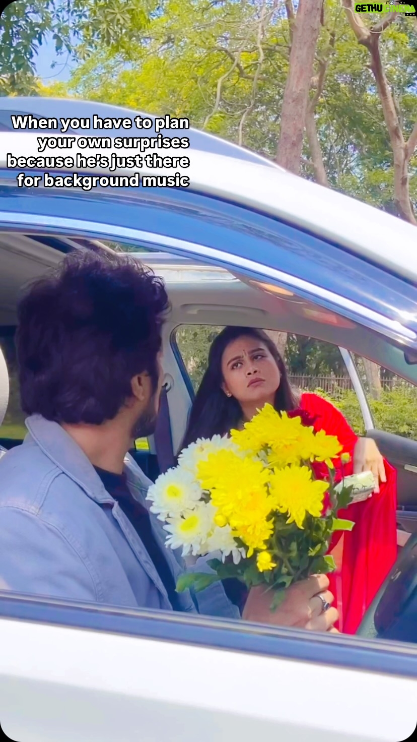 Mrunal Dusanis - 89.5K Likes - When you have to plan your own surprises because he’s just there for background music…😉😉😉
.
.
.
#actor #actorslife #reel #reeloftheday #trending #virals #music #viveksangle #mrunaldusanis #jeevandini