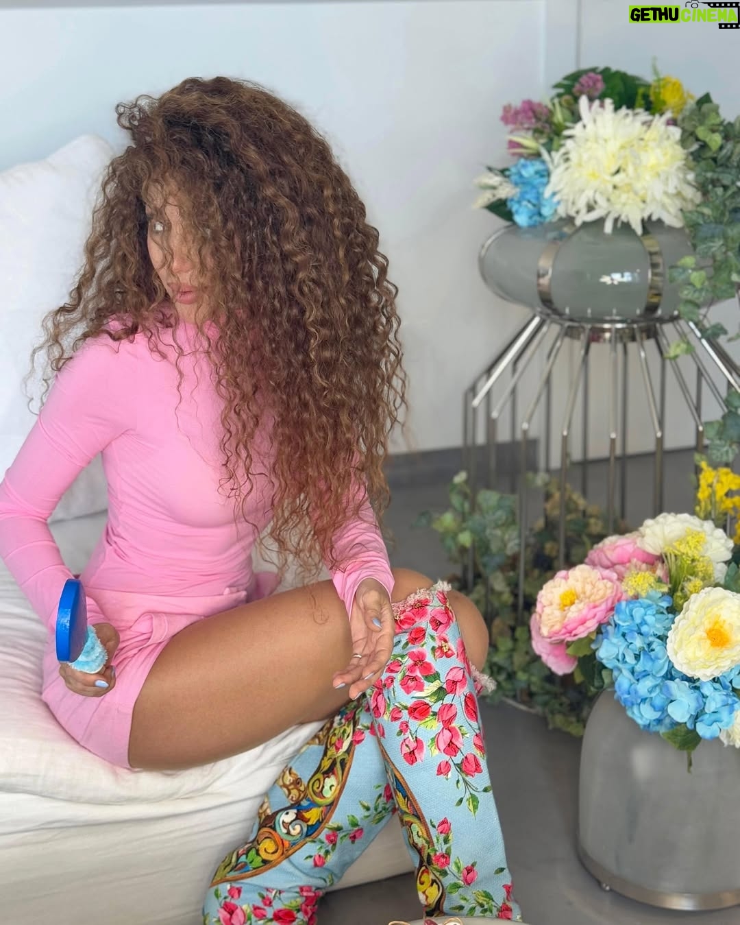 Myriam Fares - 3 Likes - Being your mom is the best gift of all 💙🌸🩵