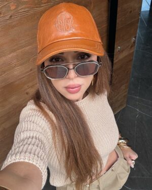 Myriam Fares Instagram - طرشوله، قولوله, اني احبه قولوله 🤎
#لحبيبي 
#LaHabibi