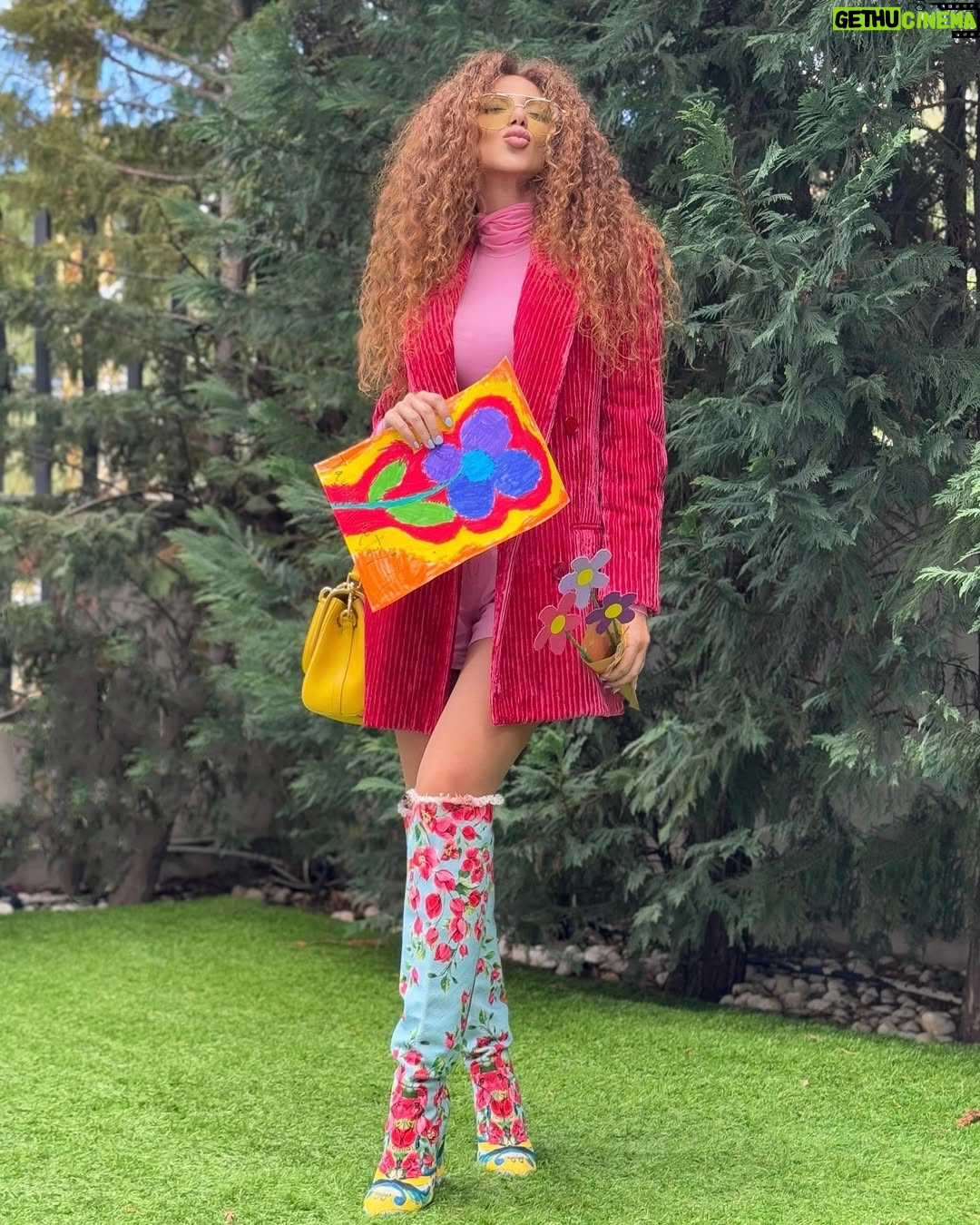 Myriam Fares - 3 Likes - Being your mom is the best gift of all 💙🌸🩵