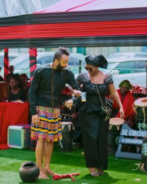 Mzbel Instagram - My friend @wanlov thanks, I really appreciate the love and support 🙏🏾🖤

Thank u to all those who wept with us, those who called us, those who prayed for us, those who came over with soothing and comforting words,  those who even sat with us without saying anything, 

Your gifts,  donations, warm thoughts and hours invested went a long way to help us bare the pain in our difficult times and grief

We are eternally grateful 🙏🏾