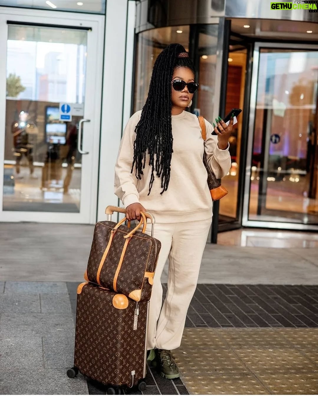 Mzbel - 6.2K Likes - It is only when the mirror has not spoken to Chimpanzee in a plain language that it thinks it looks better than the Gorilla..
Skincare @pinamangcosmetics
Sunglasses @ques_eyewear_