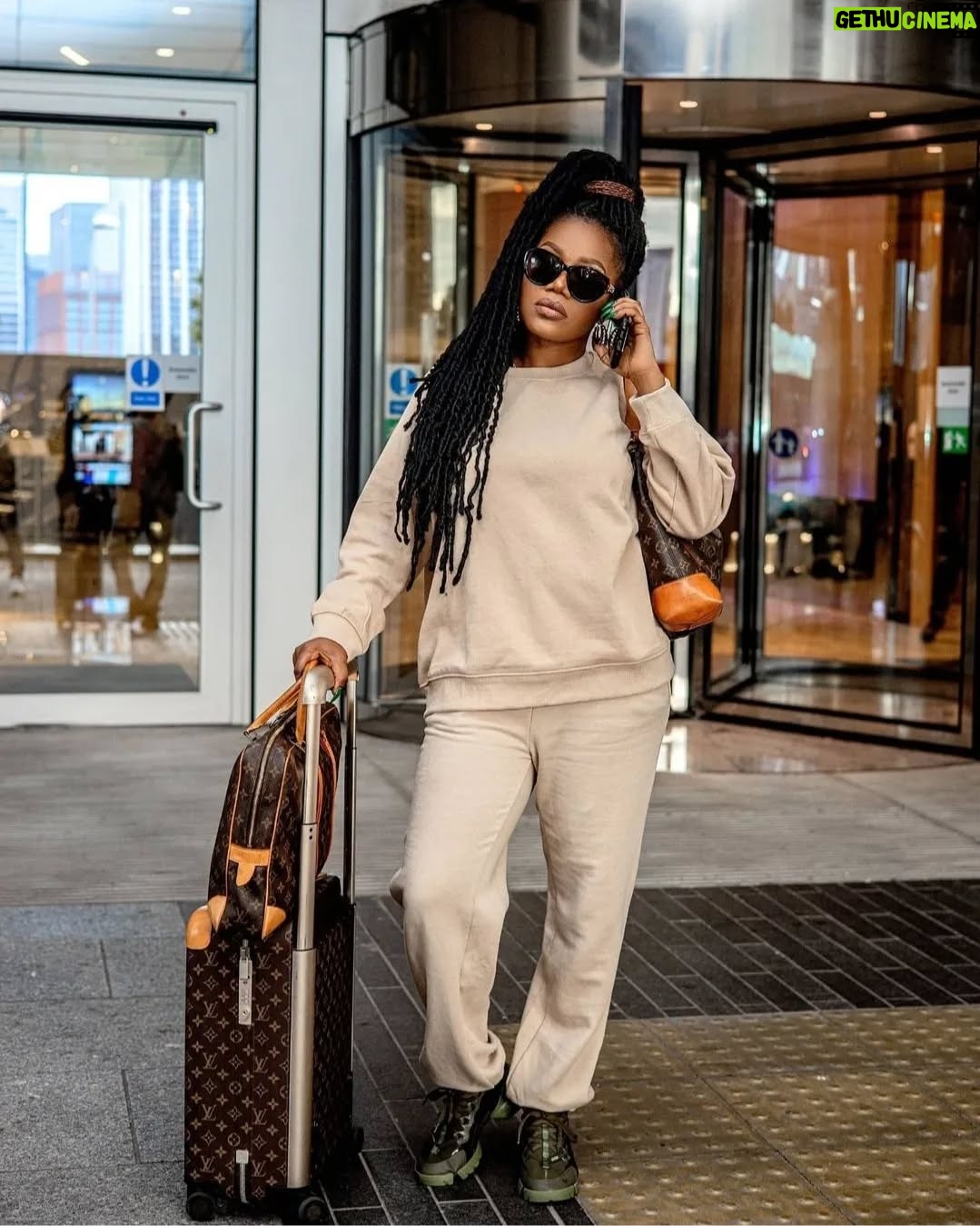 Mzbel - 6.2K Likes - It is only when the mirror has not spoken to Chimpanzee in a plain language that it thinks it looks better than the Gorilla..
Skincare @pinamangcosmetics
Sunglasses @ques_eyewear_