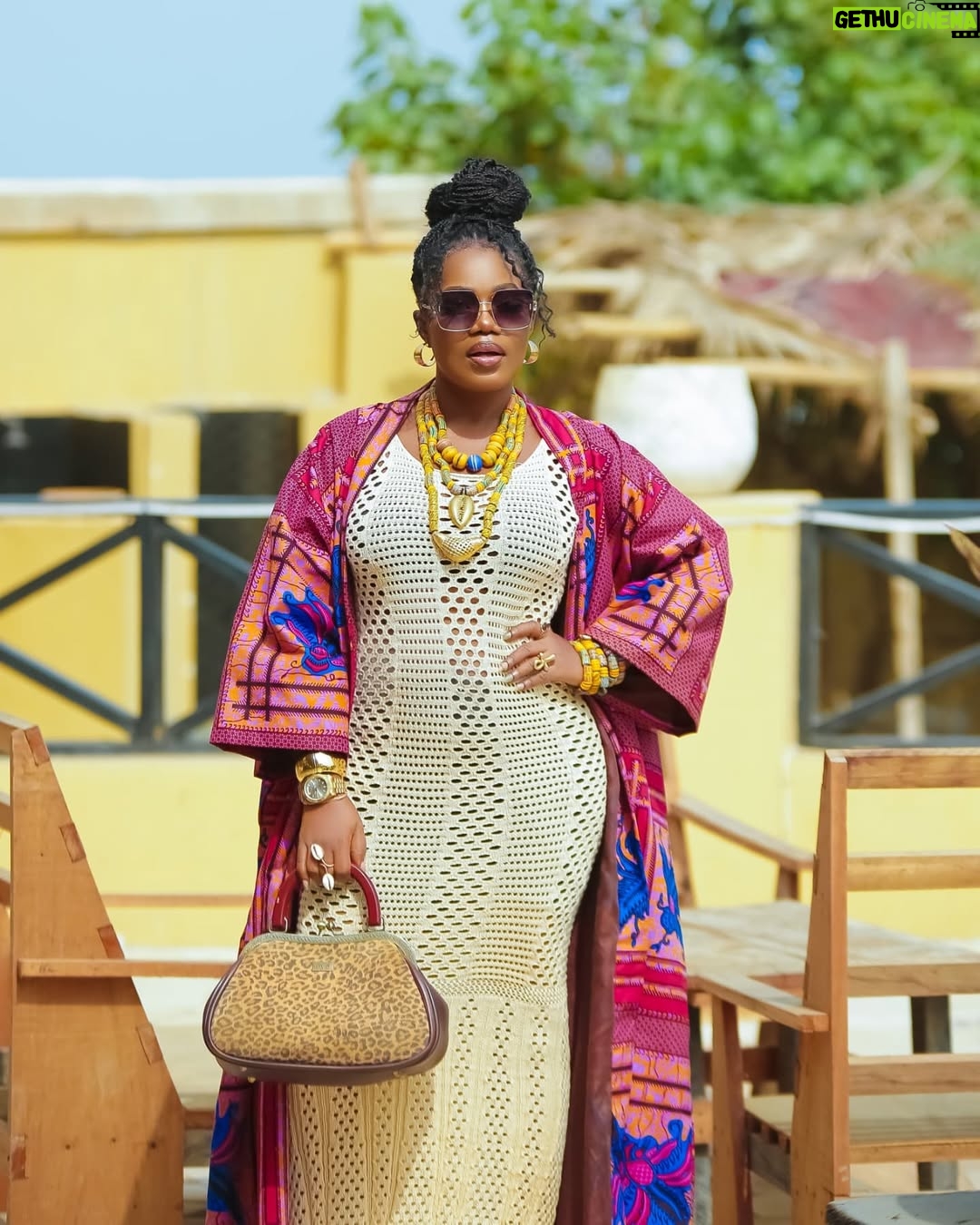 Mzbel - 4.9K Likes - Literally what tribe do I belong to?
Dad is Fante and Fantes are Matriliny.
Mum is Krobo and Krobos are Patriliny
Please i need urgent help figuring this out 🙏🏾