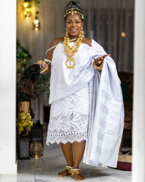 Mzbel Instagram - May this Independence Day bring fortune and success for each and every one of us. May our country see more progress in the coming years! Happy Independence Day!
Outfit @bukiefabrix
Royal Accessories @sarng_creations
Makeup @feby_aileen
Skincare @pinamangcosmetics 
Photo @clik_shot_it