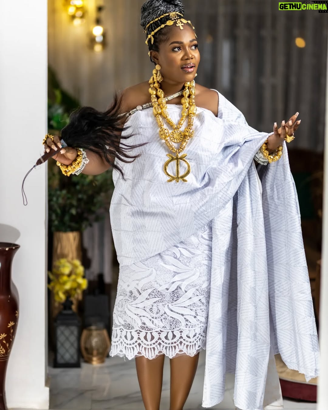 Mzbel - 6.6K Likes - May this Independence Day bring fortune and success for each and every one of us. May our country see more progress in the coming years! Happy Independence Day!
Outfit @bukiefabrix
Royal Accessories @sarng_creations
Makeup @feby_aileen
Skincare @pinamangcosmetics
Photo @clik_shot_it