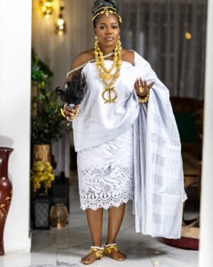 Mzbel Instagram - May this Independence Day bring fortune and success for each and every one of us. May our country see more progress in the coming years! Happy Independence Day!
Outfit @bukiefabrix
Royal Accessories @sarng_creations
Makeup @feby_aileen
Skincare @pinamangcosmetics 
Photo @clik_shot_it