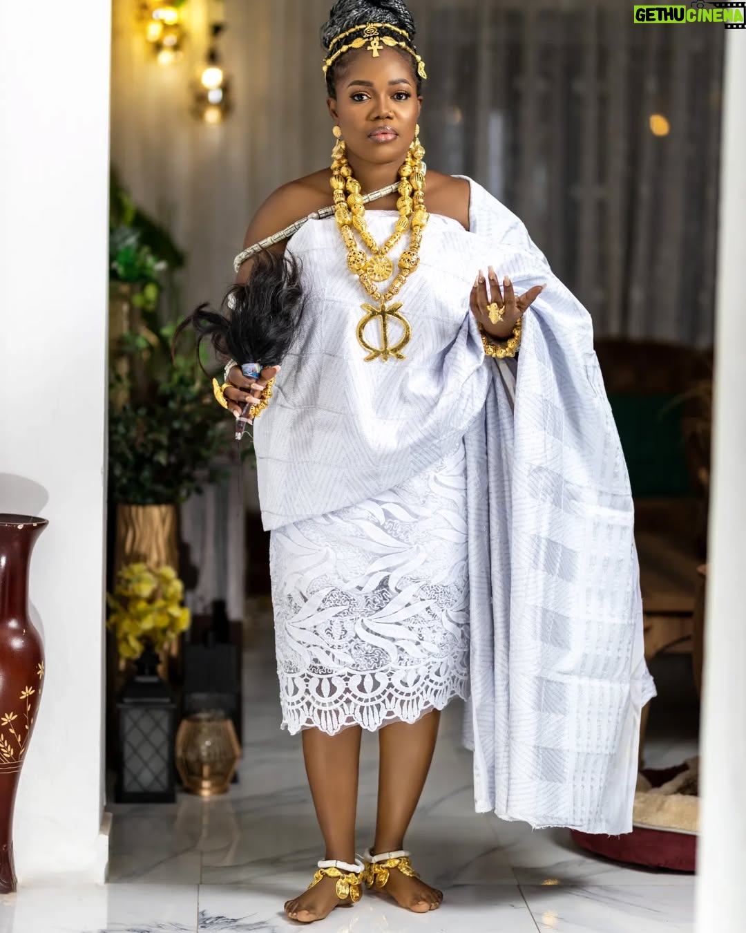 Mzbel - 6.6K Likes - May this Independence Day bring fortune and success for each and every one of us. May our country see more progress in the coming years! Happy Independence Day!
Outfit @bukiefabrix
Royal Accessories @sarng_creations
Makeup @feby_aileen
Skincare @pinamangcosmetics
Photo @clik_shot_it