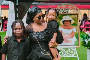 Mzbel Instagram - Thank u to those who wept with us, those who called us, those who prayed for us, those who came over with soothing and comforting words,  those who even sat with us without saying anything, 

Your gifts,  donations, warm thoughts and hours invested went a long way to help us bare the pain in our difficult times and grief

We are eternally grateful 🙏🏾