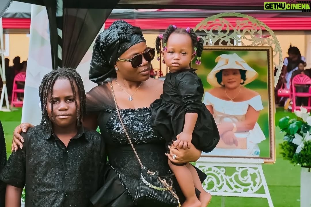 Mzbel - 11.8K Likes - Thank u to those who wept with us, those who called us, those who prayed for us, those who came over with soothing and comforting words, those who even sat with us without saying anything,
Your gifts, donations, warm thoughts and hours invested went a long way to help us bare the pain in our difficult times and grief
We are eternally grateful 🙏🏾