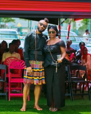 Mzbel Instagram - My friend @wanlov thanks, I really appreciate the love and support 🙏🏾🖤

Thank u to all those who wept with us, those who called us, those who prayed for us, those who came over with soothing and comforting words,  those who even sat with us without saying anything, 

Your gifts,  donations, warm thoughts and hours invested went a long way to help us bare the pain in our difficult times and grief

We are eternally grateful 🙏🏾