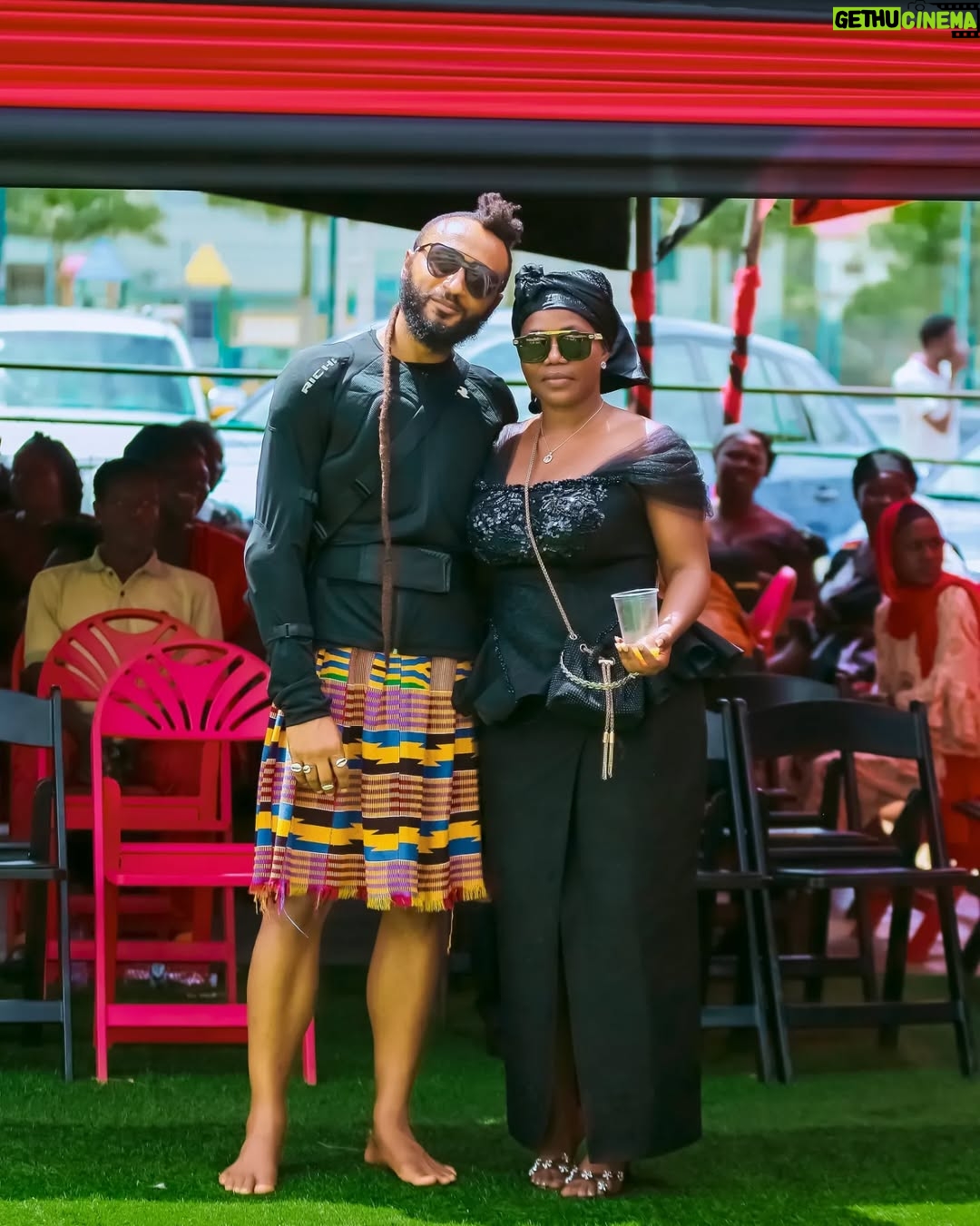Mzbel - 8.2K Likes - My friend @wanlov thanks, I really appreciate the love and support 🙏🏾🖤
Thank u to all those who wept with us, those who called us, those who prayed for us, those who came over with soothing and comforting words, those who even sat with us without saying anything,
Your gifts, donations, warm thoughts and hours invested went a long way to help us bare the pain in our difficult times and grief
We are eternally grateful 🙏🏾