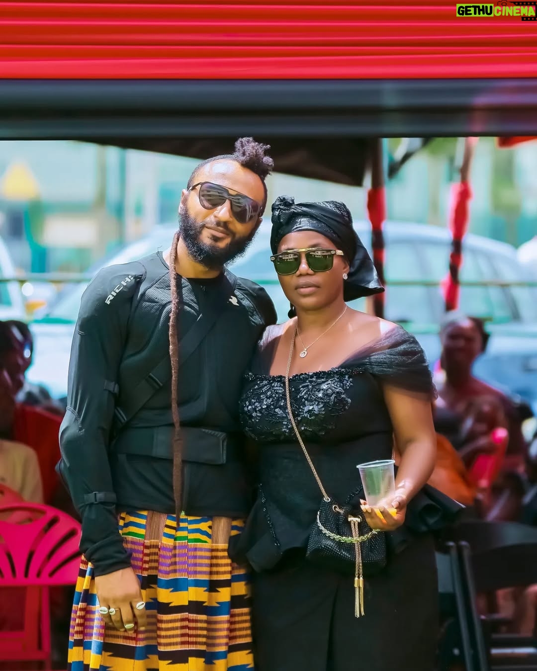 Mzbel - 8.2K Likes - My friend @wanlov thanks, I really appreciate the love and support 🙏🏾🖤
Thank u to all those who wept with us, those who called us, those who prayed for us, those who came over with soothing and comforting words, those who even sat with us without saying anything,
Your gifts, donations, warm thoughts and hours invested went a long way to help us bare the pain in our difficult times and grief
We are eternally grateful 🙏🏾