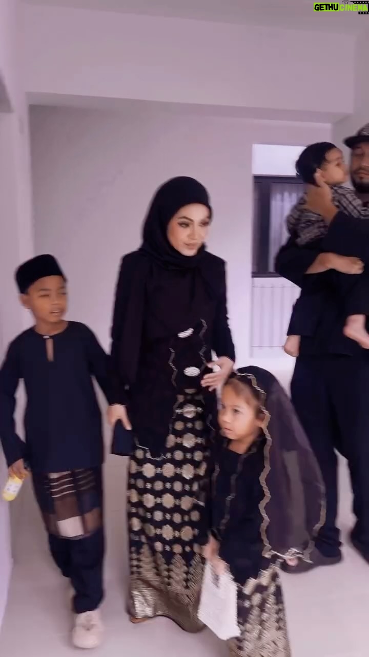 Nad Zainal - 4.5K Likes - Riuh raya dengan @fita_malaysia
insyallah kekal berbau harum waktu emergency nanti
🤣