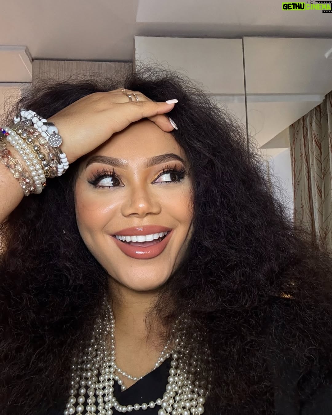Nadia Buari - 35.8K Likes - Make sure everybody in your “boat” is rowing and not drilling holes when you’re not looking. Know your circle!