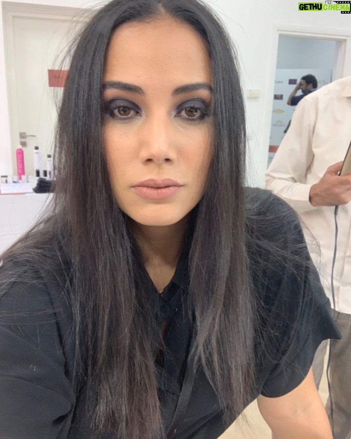 Nadia Kounda - 2.8K Likes - On se reveille !