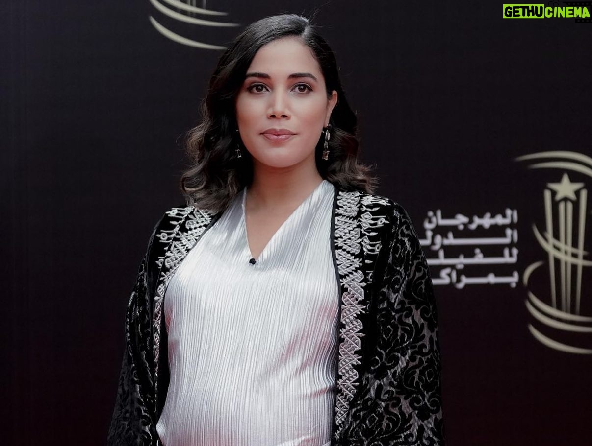 Nadia Kounda - 2.5K Likes - Une soirée auprès de mes chers partenaires de jeu pour rendre hommage au Realisateur Faouzi bensaidi, l’ami ♥️ et le cinéaste ♥️
#Repost @marrakechfilmfestival with @use.repost
・・・
TRIBUTE NIGHT 💫 : Faouzi Bensaïdi’s enchanting aura filled the room as cinema family honored him with a 25-year legacy Golden Star. Bensaïdi was welcomed on the stage of the #marrrakechfestival by Nezha Rahil, Nadia Kounda, Hajar Graigaa, Fehd Benchemsi, Rabii Benjhail, Mouhcine Malzi and Abdelhadi Talbi. #20thedition
ليلة التكريم 💫: ملأت نسمة فوزي بنسعيدي الساحرة الغرفة حيث كرمته عائلة السينما بالنجمة الذهبية على 25 عامًا من فنه. وكان في استقبال بنسعيدي على خشبة #مهرجان_مراكش نزهة راحيل ونادية كوندا وهاجر كريكع وفهد بنشمسي وربيع بن جهيل ومحسن ملزي وعبد الهادي الطالبي. #الدورة_العشرون