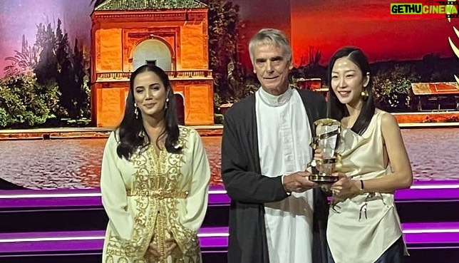 Nadia Kounda - 2.9K Likes - Retour en arrière @marrakechfilmfestival
2022 cérémonie de clôture avec Mr Jeremy irons 🤗
#joursdete #faouzibensaidi