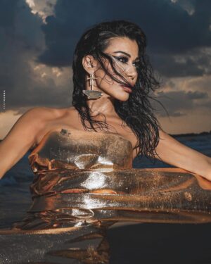 Nadine Rassi Instagram - Hey 4 September 👋🏻
Am 44 now !! 
My golden age , here I come… 

#44  #mygoldenage #mygoldenlife #NR #nadinealrassi #birthday #actress  #artist #golden #photoshoot #myage #fortyfour Concept creator and styling: @_zakissa 
Hair by: @sameraboalhosen 
Makeup by: @roulasleimanmakeupartist_ 
Accesoires by: @ga.byandrea 
Nails by: @despinabeautyinstitute 
Photographer: @ronyhannaphotography