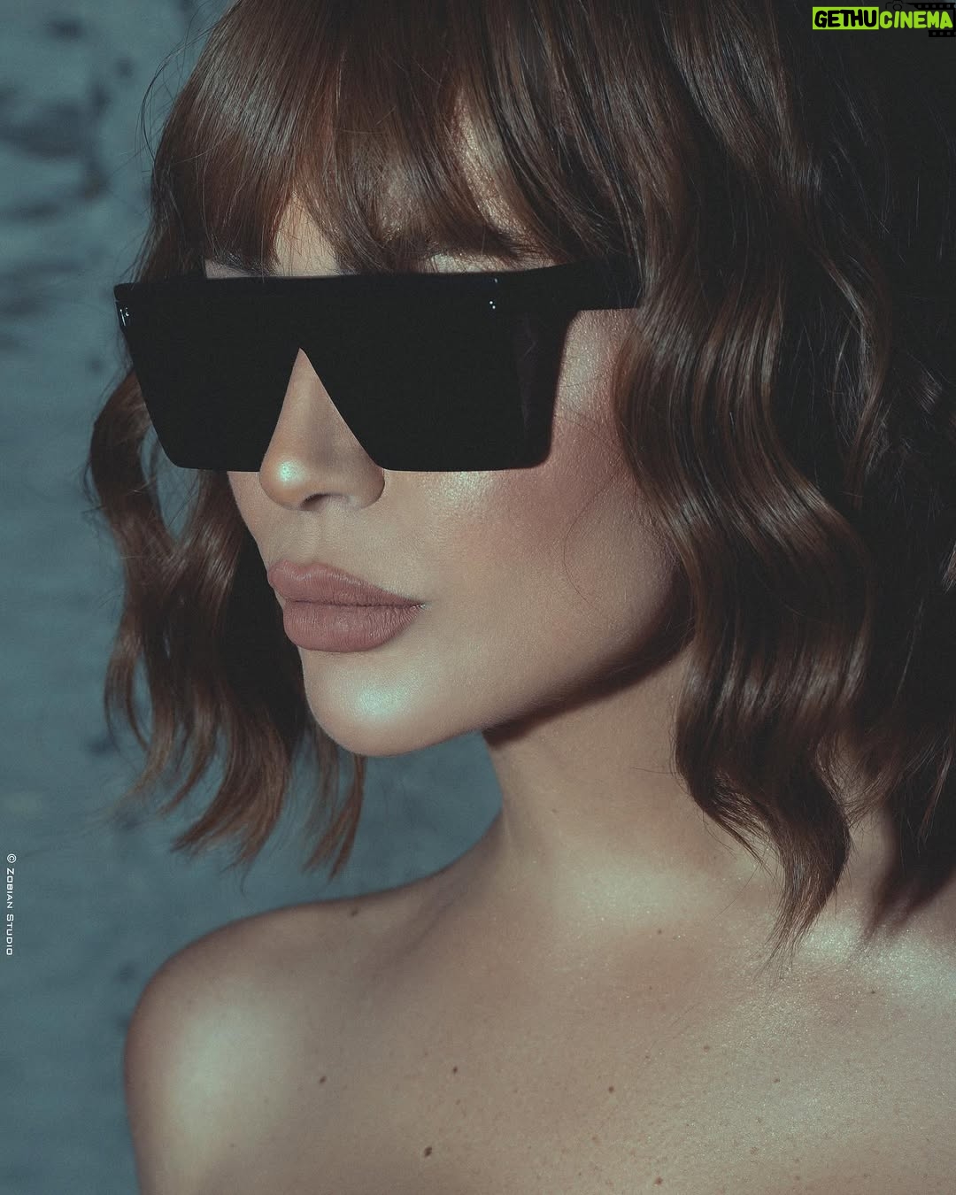Nadine Rassi - 28.5K Likes - …كَم من امرأةٍ فقدت إحساسَها بأُنوثَتِها ، فَنَسِيَت أنّها امرأة !!
#العالَم_اليومي_للمرأة 🙈
#اليوم_العالمي_للمرأة
Photographer: @zobiansaadofficiall
Styled by: @_zakissa
Makeup by: @lena.ibrahim.mua
Hair by: @robertmaalouf
Special thanks to @dr.michelhelou 🌹
#nadinealrassi #nr