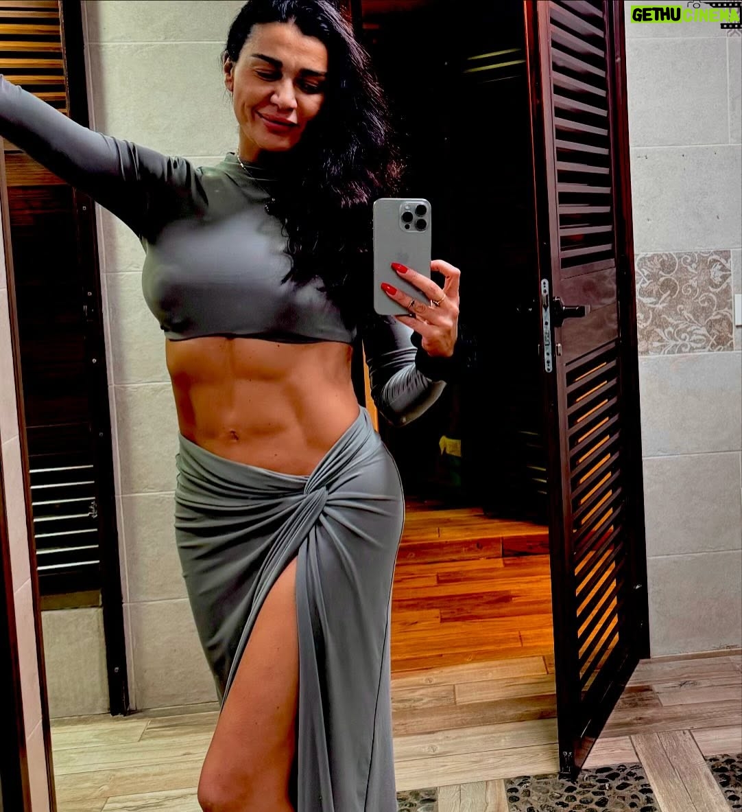 Nadine Rassi - 21.5K Likes - It was and will always be Me VS I 🥂♥️
Love u 🥰
#نادين_الراسي
#nadinealrassi