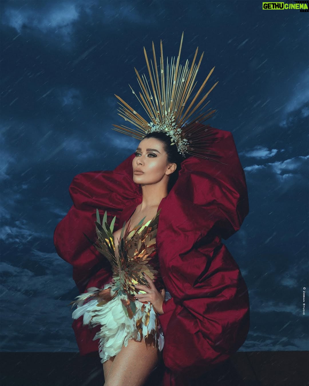 Nadine Rassi - 38.9K Likes - ما بعُمرا كانِت سَهلي وكِلّ عُمرا بتتسَهَّل !!
الحياة لَنعيشا مِش لَتعيشنا !!
فا عمول شو بتحِب مِش شو بيحبّوك تعمُل !!
لأنّو بلحظة ممكن يضيع كلّ شي فما تضيّعوا اللحظات !!
Born to be a warrior ♥️ #NR
#نادين_الراسي
Photographer: @zobiansaadofficiall
Styled by: @_zakissa
Outfit by: @designed_couture
Makeup by: @lena.ibrahim.mua
Hair by: @robertmaalouf
Nails by: @despinabeautyinstitute