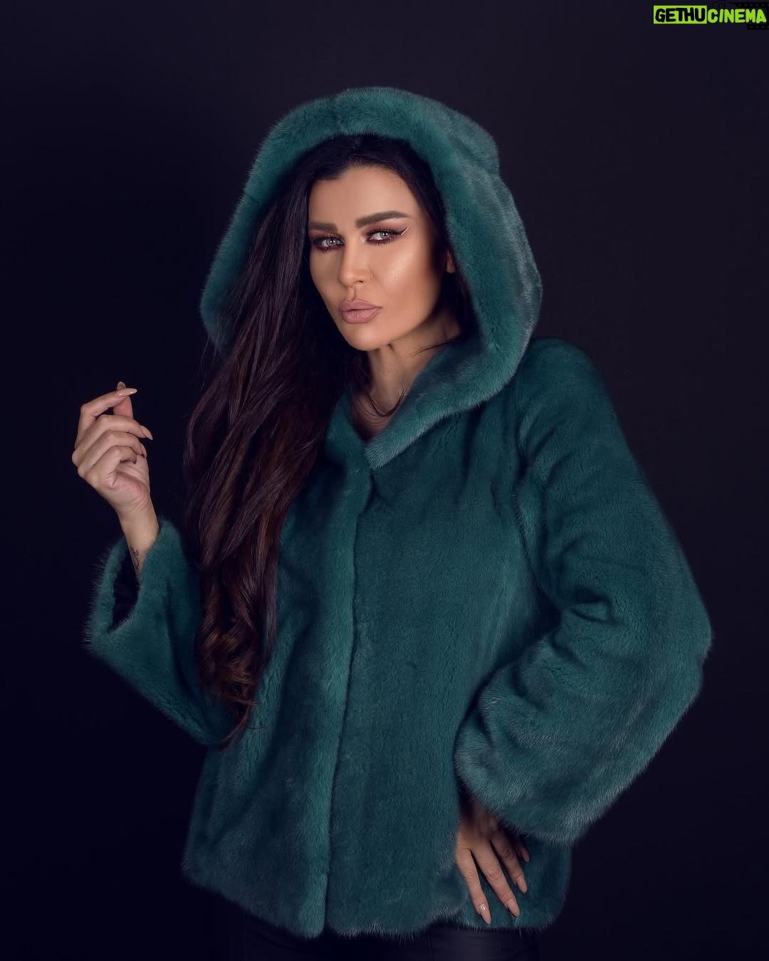 Nadine Rassi - 50.4K Likes - Before the storm begins ☔️
@milanomoda.ae
Hair by: @robertmaalouf
Makeup by: @lena.ibrahim.mua
Photpgrapher: @zobiansaadofficiall
Special thanks to: @moudiisaadofficial
Nails by: @despinabeautyinstitute
Special thanks to @hairandmore.dekwaneh