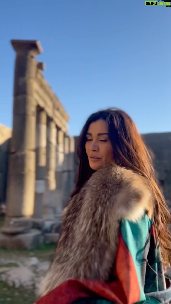 Nadine Rassi - 30.7K Likes - يا لبنان دخل ترابَك 🙏🏻🇱🇧
قلعة فقرا الأثريّة كفردبيان 🙌🏻
Styled by: @_zakissa
Dressed by: @thaliaboutique.lb
Hair by: @sameraboalhosen
Accessories by: @skbijoux