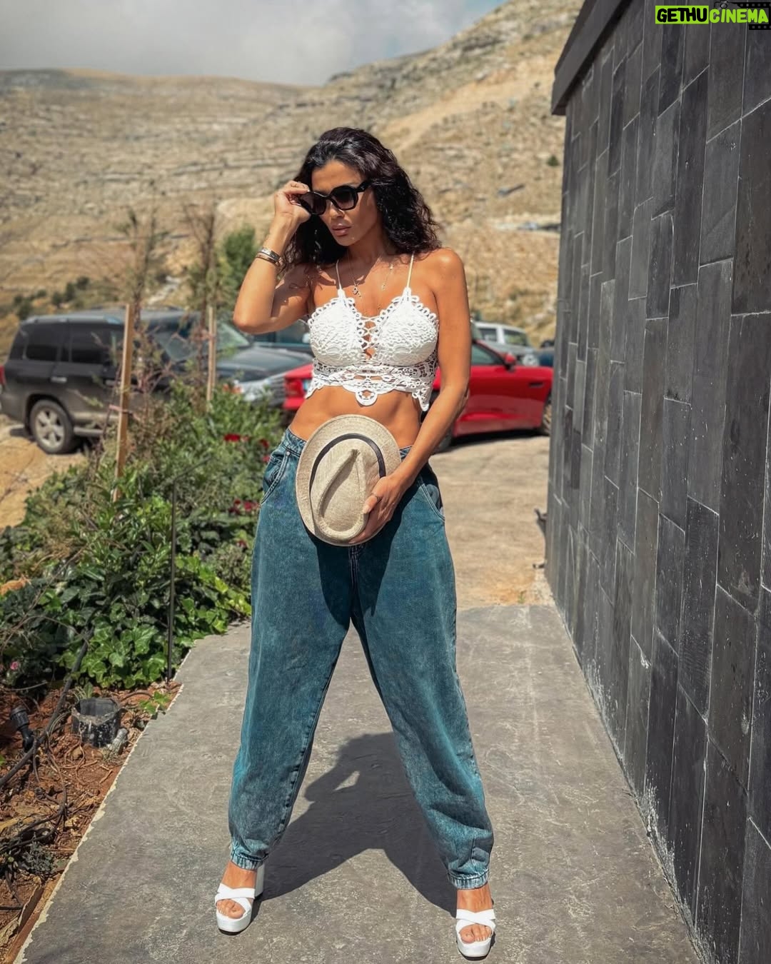 Nadine Rassi - 34.6K Likes - الرخام عا قبرك بيغري ربعَك مِش ربَّك !!
اشكروا ربّكُن عا كلّ يوم جديد وعيشوا بفرَح وسعادة أدّ ما فيكُن 🫶🏻
راضيين ربّكُن وبَسّ.
Styled by @_zakissa
Photos taken by @ronyhannaphotography
#nadinealrassi_my_heart #nadinealrassi #nr #NR