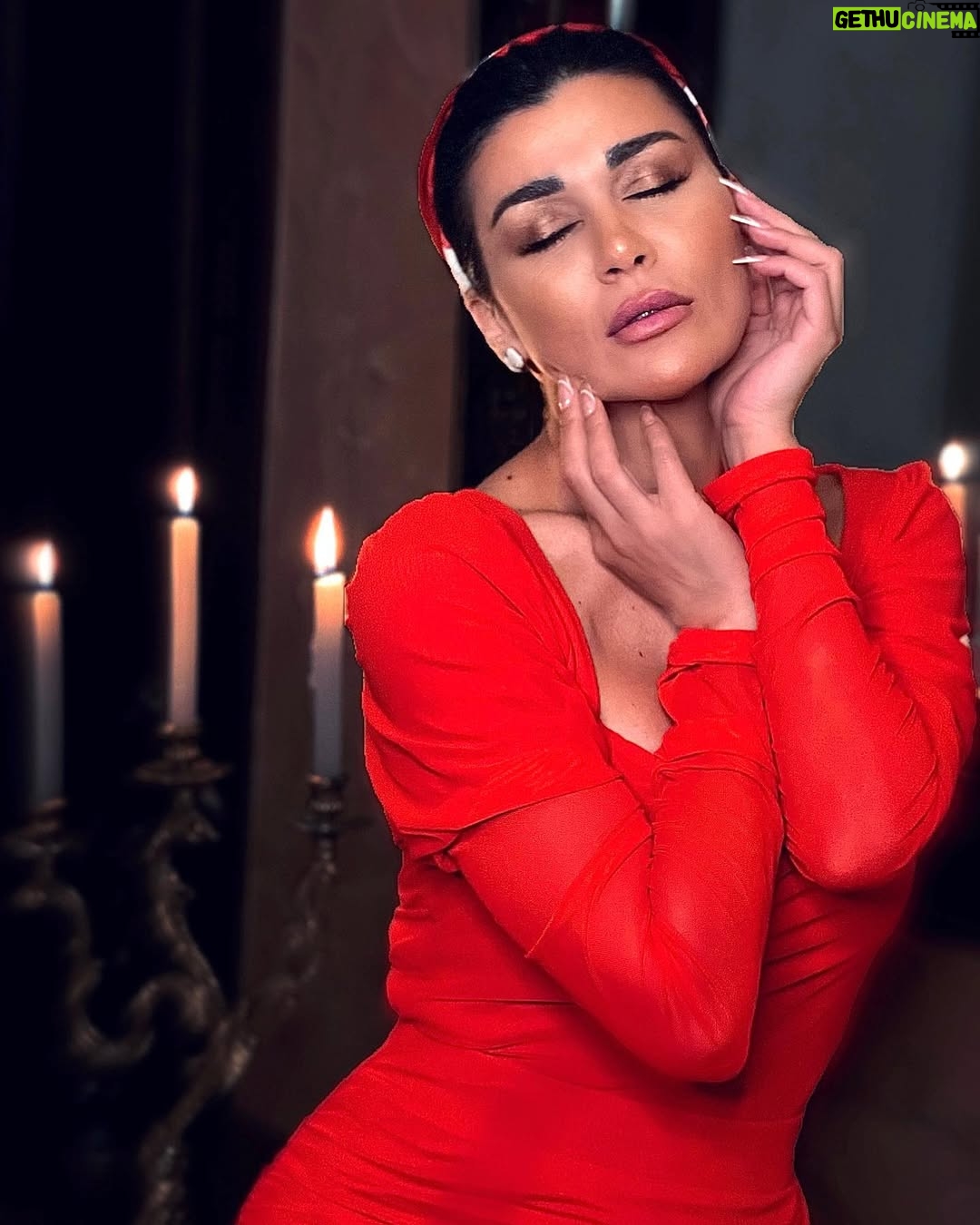 Nadine Rassi - 34.4K Likes - Take me back to 60’s ♥️
#NR .