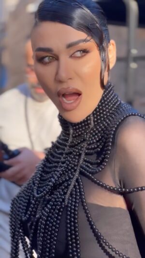 Nadine Rassi Instagram - Grateful, thankful, blessed 🙏🏻

Behind the scenes…🫣 #nr #🖤 

Styled by: @_zakissa 
Outfit by: @designed_couture 
Hair by: @sameraboalhosen 
Makeup by: @makeupby_elias 
Photographer: @ronyhannaphotography