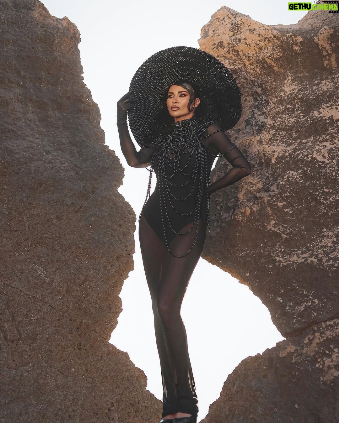 Nadine Rassi - 34.2K Likes - Always be yourself.
Unless you can be a mermaid.
Then always be a mermaid. 🖤🌹
Styled by: @_zakissa
Outfit by: @designed_couture
Hair by: @sameraboalhosen
Makeup by: @makeupby_elias
Photographer: @ronyhannaphotography