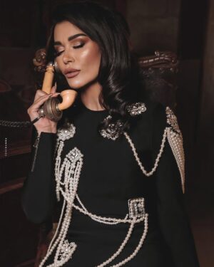 Nadine Rassi Instagram - ألو بَيروت … عَجِّل بالخَطّ شوَيّي !!

Styled by: @_zakissa 
Hair by: @sameraboalhosen 
Makeup by: @makeupby_elias 
Photographer: @ronyhannaphotography 
Dress by: @thaliaboutique.lb 
Nails by: @despinabeautyinstitute
Pearly look #1