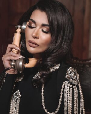 Nadine Rassi Instagram - ألو بَيروت … عَجِّل بالخَطّ شوَيّي !!

Styled by: @_zakissa 
Hair by: @sameraboalhosen 
Makeup by: @makeupby_elias 
Photographer: @ronyhannaphotography 
Dress by: @thaliaboutique.lb 
Nails by: @despinabeautyinstitute
Pearly look #1