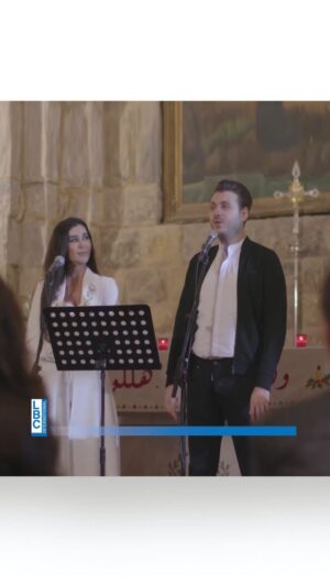 Nadine Rassi Instagram - نادين الراسي وابنها مارك يرنّمان ترتيلة “بضيعة صغيرة منسية” في “ضوّي شموعن”
@nadinealrassi @hadchitymarc_  #LBCILebanon