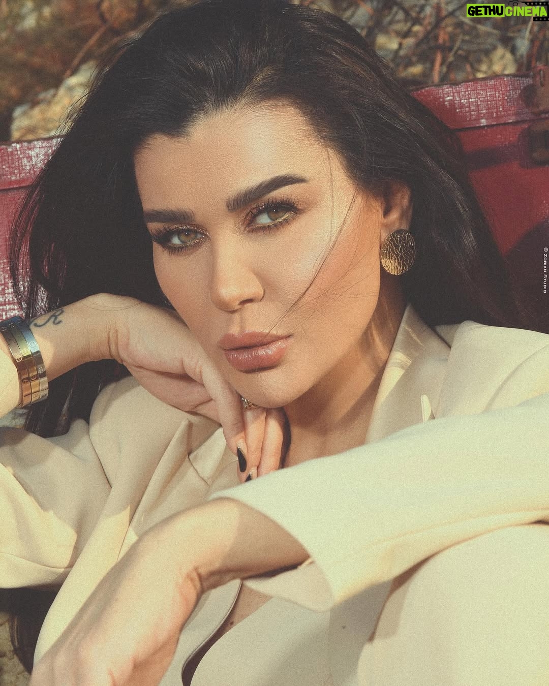 Nadine Rassi - 29.7K Likes - فطر سعيد ومُبارَك 🙏🏻
أعادَهُ الله عليكُم بالسلام والمحبّة 🌹
Styled by: @_zakissa
Hair by: @robertmaalouf
Makeup by: @lena.ibrahim.mua
Outfit: @cosmo.leb
Photographer: @zobiansaadofficiall
Nails by: @despinabeautyinstitute