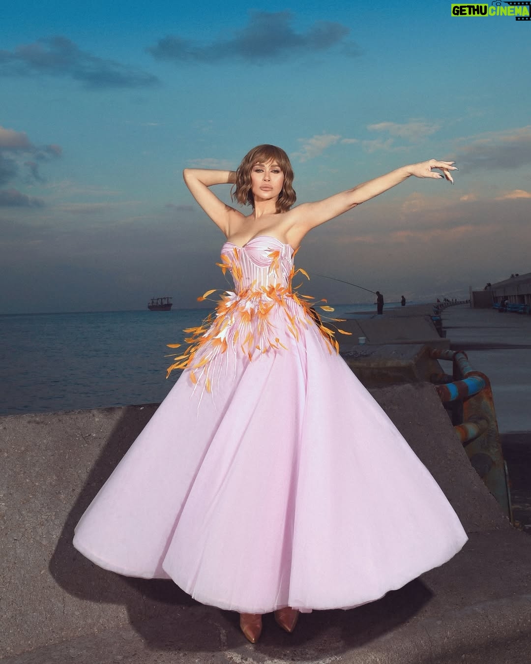 Nadine Rassi - 31.4K Likes - نادين، التي لا تبرز موهبتها فقط، بل أيضاً طيبتها النادرة التي أحبها الملايين. قلبها وروحها الجميلة يضيئان كل عمل تمثيلي تقدمه، مما يجعلها نجمة متألقة في عالم الفن 🌟📸
@nadinealrassi ❤️
Whatsapp : 00971521858500
Call : 00971586342259
Lebanon : 70872957 - 71371898
•
•
•
•
#nojoom_support #dubai #دبي #ابوظبي #الامارات #tunis #تونس #photographer #photography #shooting #shoot #amazing #fashion #model #celebrity #perfect #zobian #zobianstudio #zobiansaad #lebanon #beirut #saudiarabia