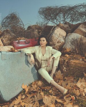 Nadine Rassi Instagram - فطر سعيد ومُبارَك 🙏🏻
أعادَهُ الله عليكُم بالسلام والمحبّة 🌹

Styled by: @_zakissa 
Hair by: @robertmaalouf 
Makeup by: @lena.ibrahim.mua 
Outfit: @cosmo.leb 
Photographer: @zobiansaadofficiall 
Nails by: @despinabeautyinstitute