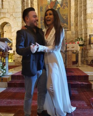 Nadine Rassi Instagram - 𝐇𝐨𝐩𝐞 𝐀𝐟𝐭𝐞𝐫 𝐋𝐨𝐬𝐬... "Dawwi Chmou3oun" isn't just a TV episode, It's a lesson for all of us that for every loss there's strength, for every sadness there's joy, and when you think you've lost everything, there's HOPE.
#SwipeLeft to see the team of this journey!
Content Producer: @dominicabuhanna 
Executive Producer: @ralph_maatouk 
Director: @_anthony_youssef
Much Love @nadinealrassi @lbcilebanon 🤍 

#Christmas #Episode #Message #Hope #spirit #LBCILebanon #DominicAbuHanna