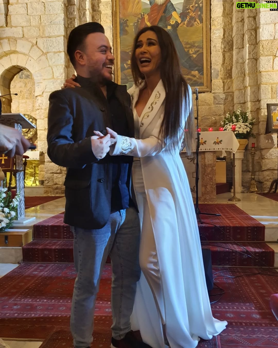 Nadine Rassi - 20K Likes - 𝐇𝐨𝐩𝐞 𝐀𝐟𝐭𝐞𝐫 𝐋𝐨𝐬𝐬... "Dawwi Chmou3oun" isn't just a TV episode, It's a lesson for all of us that for every loss there's strength, for every sadness there's joy, and when you think you've lost everything, there's HOPE.
#SwipeLeft to see the team of this journey!
Content Producer: @dominicabuhanna
Executive Producer: @ralph_maatouk
Director: @_anthony_youssef
Much Love @nadinealrassi @lbcilebanon 🤍
#Christmas #Episode #Message #Hope #spirit #LBCILebanon #DominicAbuHanna