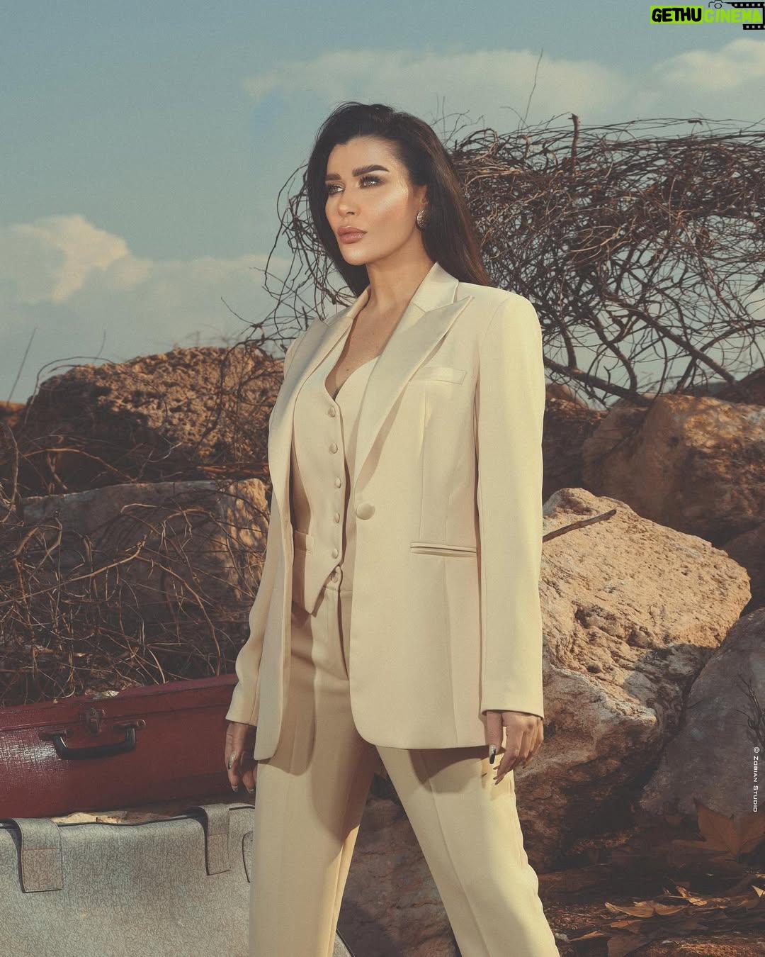 Nadine Rassi - 29.7K Likes - فطر سعيد ومُبارَك 🙏🏻
أعادَهُ الله عليكُم بالسلام والمحبّة 🌹
Styled by: @_zakissa
Hair by: @robertmaalouf
Makeup by: @lena.ibrahim.mua
Outfit: @cosmo.leb
Photographer: @zobiansaadofficiall
Nails by: @despinabeautyinstitute