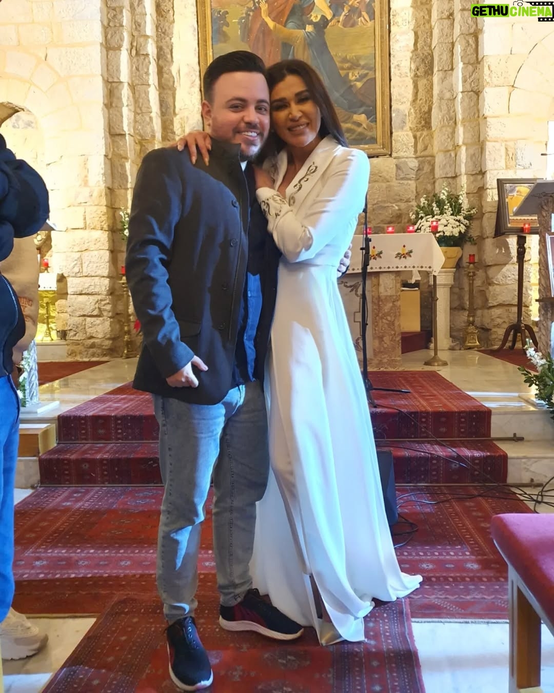 Nadine Rassi - 20K Likes - 𝐇𝐨𝐩𝐞 𝐀𝐟𝐭𝐞𝐫 𝐋𝐨𝐬𝐬... "Dawwi Chmou3oun" isn't just a TV episode, It's a lesson for all of us that for every loss there's strength, for every sadness there's joy, and when you think you've lost everything, there's HOPE.
#SwipeLeft to see the team of this journey!
Content Producer: @dominicabuhanna
Executive Producer: @ralph_maatouk
Director: @_anthony_youssef
Much Love @nadinealrassi @lbcilebanon 🤍
#Christmas #Episode #Message #Hope #spirit #LBCILebanon #DominicAbuHanna