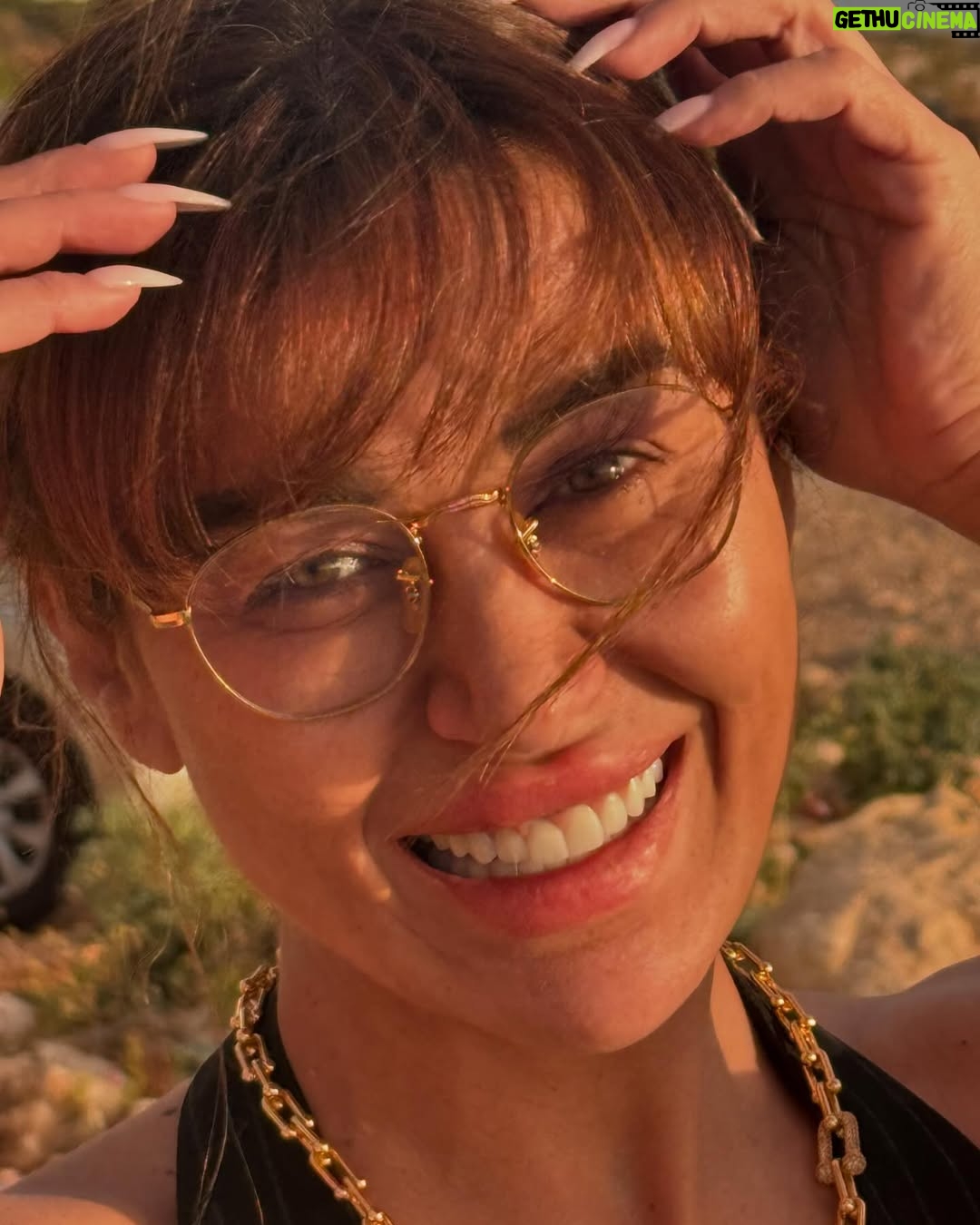Nadine Rassi - 20.9K Likes - الكِلّ بدّو يعيش براحة
والكِلّ ما بيحكوا الصراحة
حتّى الصُّلح بيِنبَنى عا كذبة
وبالكِذب ما في راحة ‼️
#نادين_الراسي
#nr #actress #lebanon
