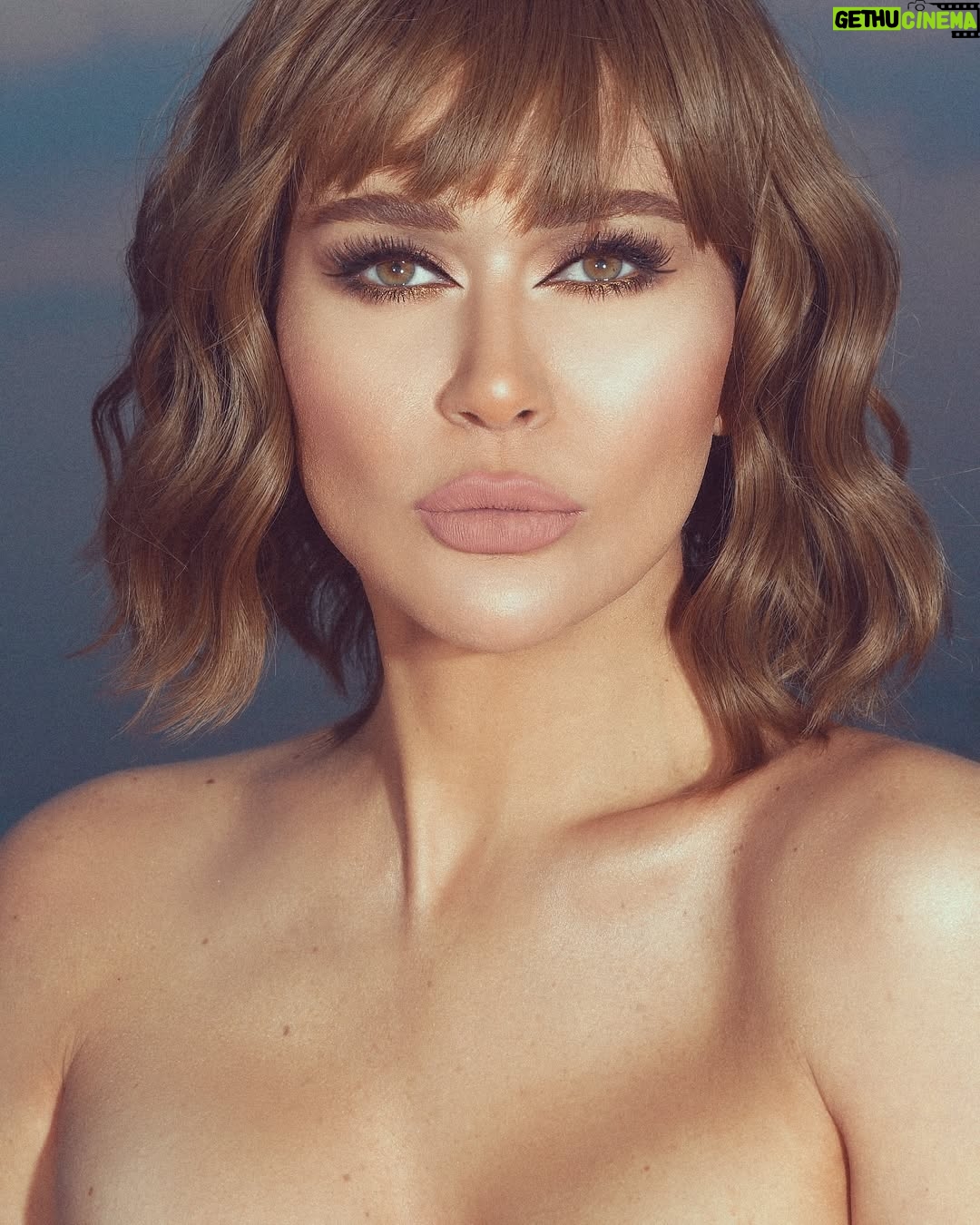 Nadine Rassi - 31.4K Likes - نادين، التي لا تبرز موهبتها فقط، بل أيضاً طيبتها النادرة التي أحبها الملايين. قلبها وروحها الجميلة يضيئان كل عمل تمثيلي تقدمه، مما يجعلها نجمة متألقة في عالم الفن 🌟📸
@nadinealrassi ❤️
Whatsapp : 00971521858500
Call : 00971586342259
Lebanon : 70872957 - 71371898
•
•
•
•
#nojoom_support #dubai #دبي #ابوظبي #الامارات #tunis #تونس #photographer #photography #shooting #shoot #amazing #fashion #model #celebrity #perfect #zobian #zobianstudio #zobiansaad #lebanon #beirut #saudiarabia