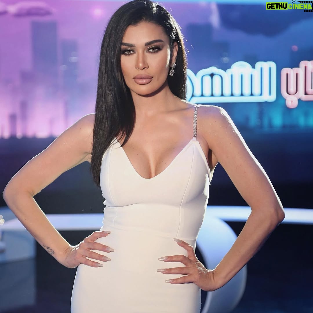 Nadine Rassi - 29.4K Likes - مِش شطارة الأسوَد يجويك
الشطارة لمّا الأبيض ينضّفك ..
Styled by @_zakissa
Hair by @sameraboalhosen
Makeup by @makeupby_elias