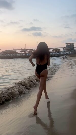 Nadine Rassi Instagram - 💃💃💃 45 to become SOoOon 😍🥂
Happy weekend, enjoy summer 🫶🏻💃♥️🇱🇧

#livelife #livelovelaugh #livelovelebanon 
#nadinealrassi #nadinealrassi_my_heart 
#NR #nr 
#actress 
#نادين_الراسي