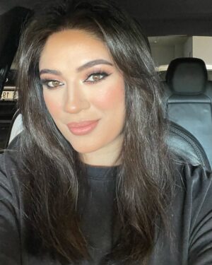 Nadine Wilson Njeim Instagram - بيعرفوا بعض هالتنين؟ 😂
انتو مثلي قبل و بعد المايك اب؟