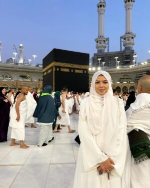 Nahed El Sebai Instagram - عمرة مامي و پاپي 🙏🏼❤️🕋