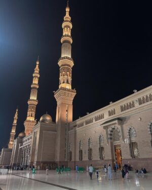 Nahed El Sebai Instagram - عمرة مامي و پاپي 🙏🏼❤️🕋